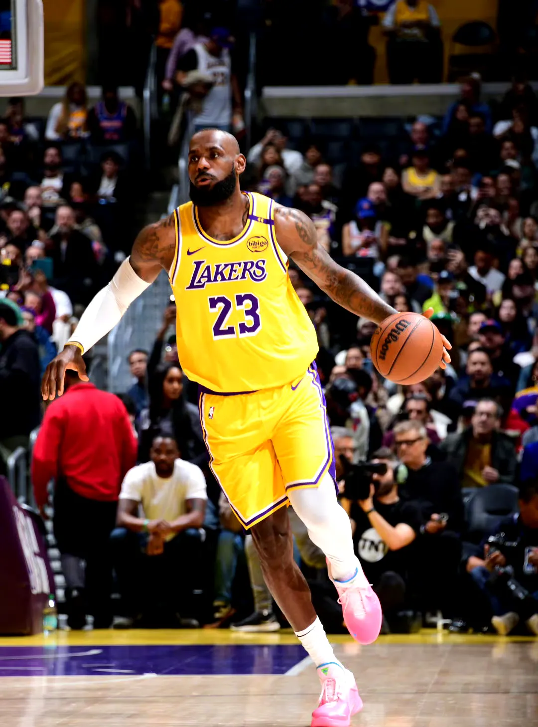 开云体育-Uzi焦点对战，塔图姆与80激战西班牙队分钟，表现优异胜负难料！