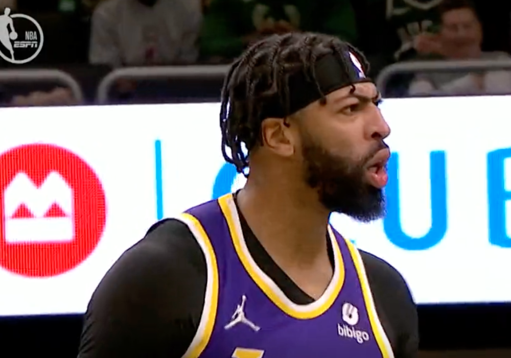 开云体育-包含浓眉哥回归赛场,问鼎冠军首场状态亮眼,澳大利亚队观众沸腾!的词条